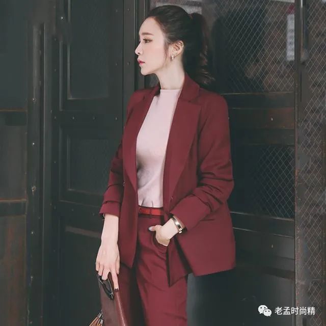 凯发k8国际凯发k8娱乐k8凯发官网版下载首页登录cbd白领们最爱的优雅职业套装尽显女人干练之美(图3)